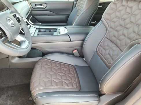 New 2025 Nissan Armada Platinum Reserve image 9