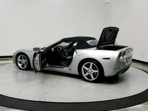 Used 2007 Chevrolet Corvette Convertible w/ Preferred Equipment Group RWD image 12