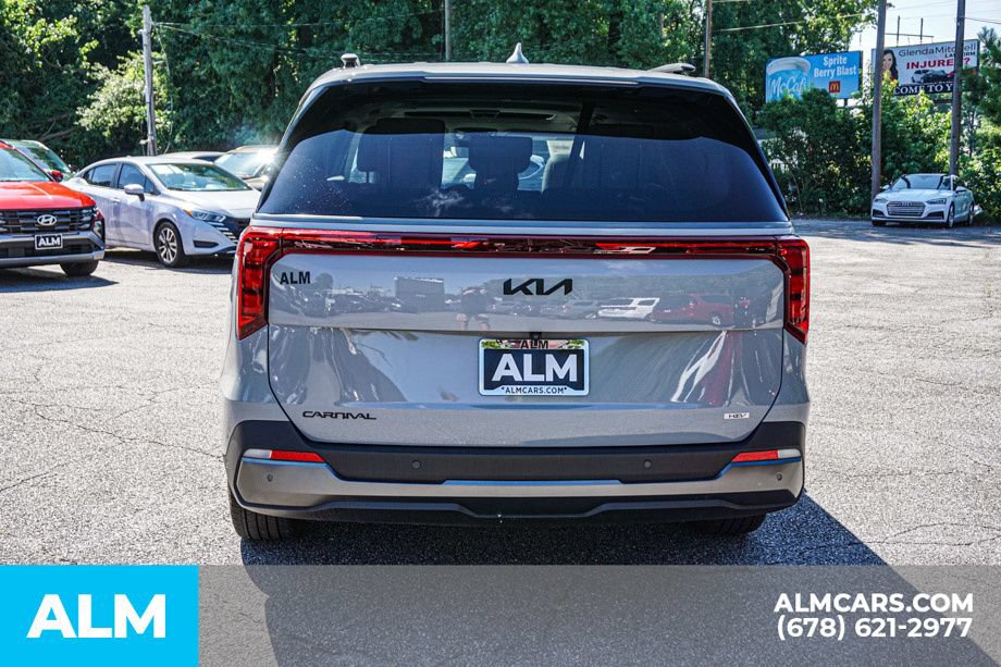 Used 2025 Kia Carnival SX w/ SX Dark Edition Package FWD image 10