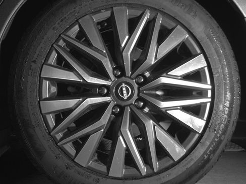 Used 2025 Nissan Altima 2.5 SV FWD image 14