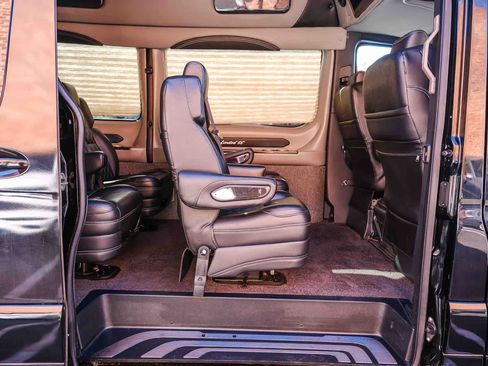 Used 2020 Mercedes-Benz Sprinter 3500 w/ Windows All Around Package image 23