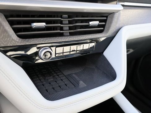 Certified 2025 Ford Explorer Platinum w/ LUX Leather Package image 39