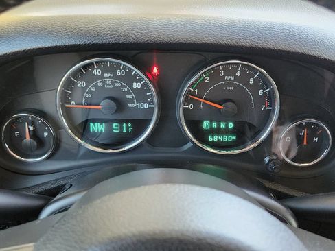 Used 2015 Jeep Wrangler Unlimited Rubicon w/ Connectivity Group AWD/4WD image 7