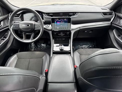 Used 2023 Jeep Grand Cherokee Altitude image 18