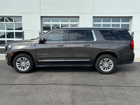 Used 2021 GMC Yukon XL SLT w/ SLT Luxury Plus Package AWD/4WD image 3