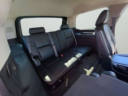 Used 2011 Chevrolet Tahoe LT w/ Luxury Package AWD/4WD image 2