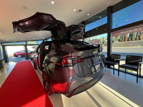Used 2023 Tesla Model X AWD/4WD image 7