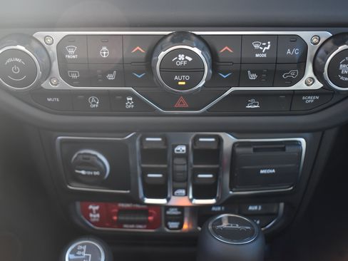 New 2025 Jeep Gladiator Rubicon w/ Convenience Group image 30