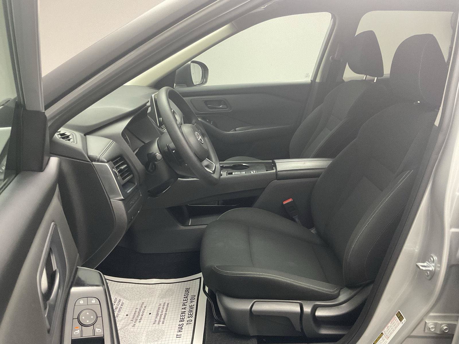 Used 2024 Nissan Rogue S FWD image 12