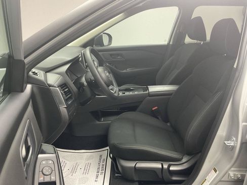 Used 2024 Nissan Rogue S FWD image 12
