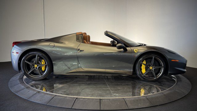 Used 2013 Ferrari 458 Spider RWD image 38