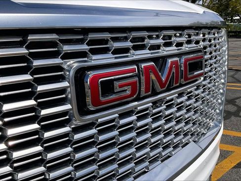 Used 2024 GMC Yukon Denali w/ Advanced Technology Package image 31