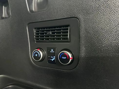 Used 2017 Hyundai Santa Fe SE AWD/4WD image 29