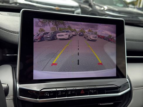 Used 2023 Jeep Compass Limited image 18