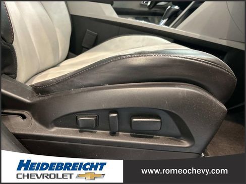 Used 2016 Chevrolet Equinox LTZ w/ Enhanced Convenience Package image 32