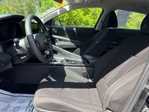 Used 2023 Hyundai Elantra SEL FWD image 9
