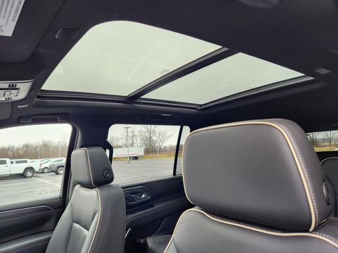 Used 2023 GMC Yukon XL SLT w/ SLT Luxury Package image 21