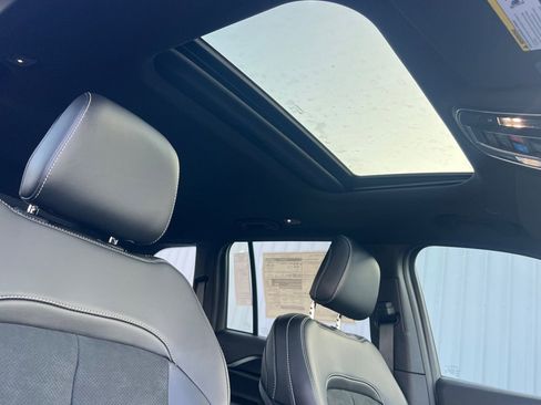 New 2025 Jeep Grand Cherokee Altitude image 15