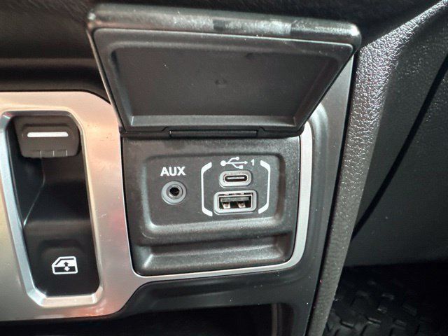 Used 2026 Jeep Wrangler Sport AWD/4WD image 24