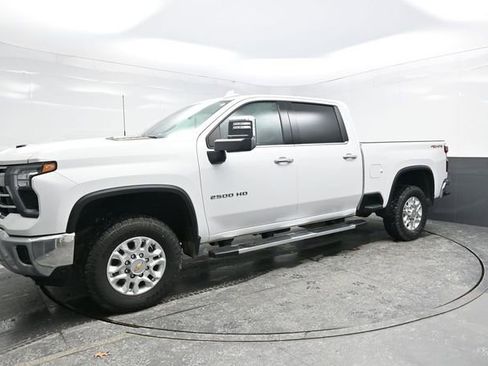 Used 2024 Chevrolet Silverado 2500 LTZ image 3