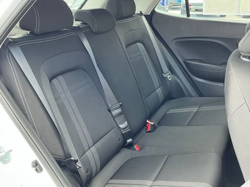 Used 2025 Hyundai Venue SEL FWD image 16