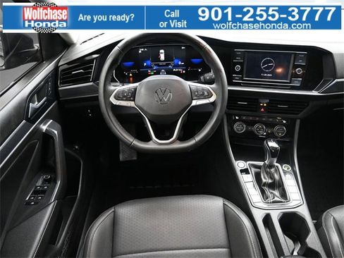 Used 2024 Volkswagen Jetta SE w/ Panoramic Sunroof Package image 12
