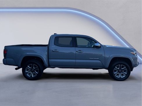 Used 2019 Toyota Tacoma Limited image 7