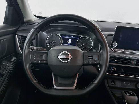 Used 2025 Nissan Rogue SV FWD image 18