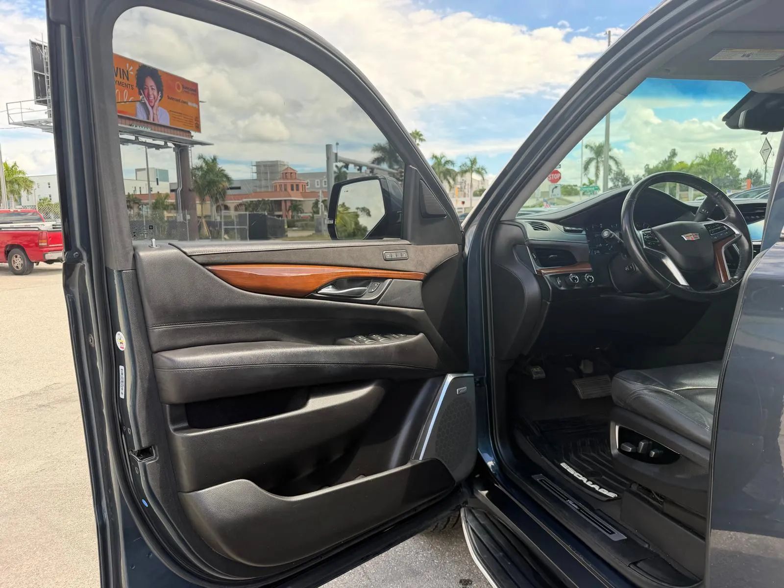 Used 2019 Cadillac Escalade ESV Luxury AWD/4WD image 11