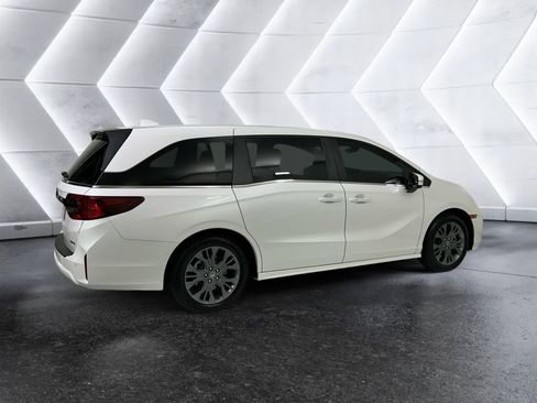 Used 2025 Honda Odyssey Touring image 4