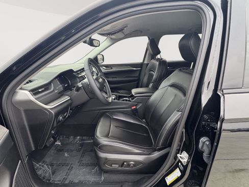 Used 2023 Jeep Grand Cherokee L Limited w/ Trailer Tow Group (B) image 9