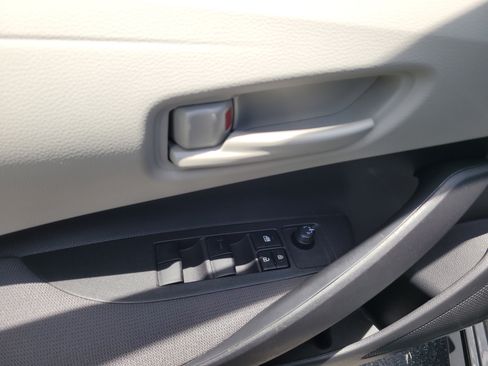 Used 2025 Toyota Corolla LE FWD image 18