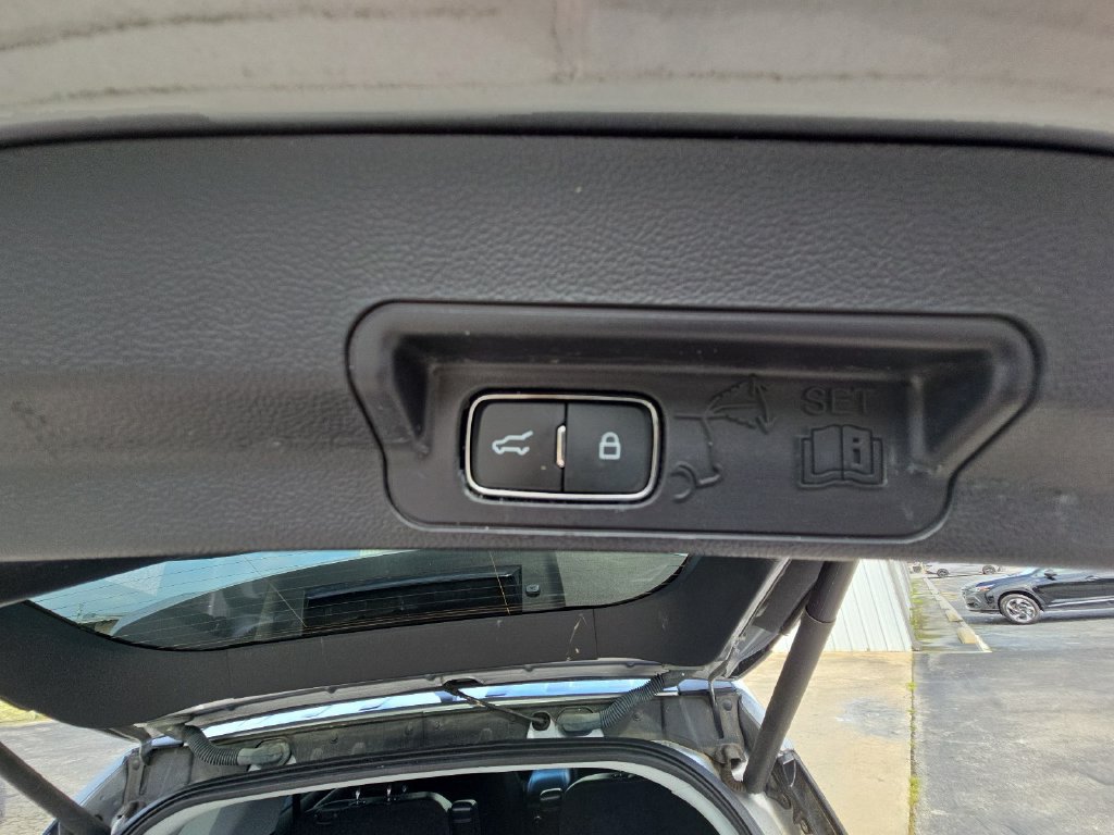Used 2022 Ford Explorer XLT w/ Equipment Group 202A RWD image 34