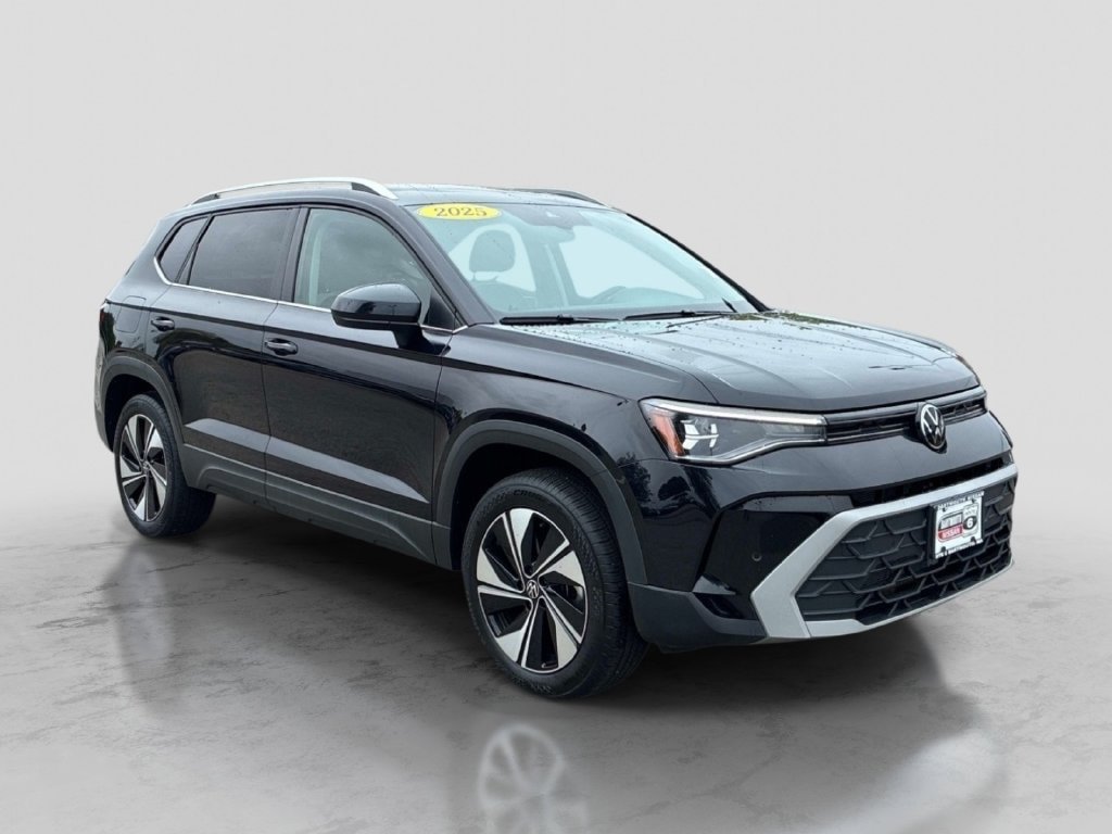 Certified 2025 Volkswagen Taos SE AWD/4WD image 3
