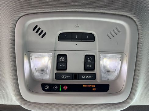 Used 2018 Chevrolet Traverse LT AWD/4WD image 19