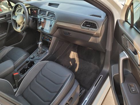 Used 2024 Volkswagen Tiguan SEL R-Line w/ MDO Package, Two-Row AWD/4WD image 24