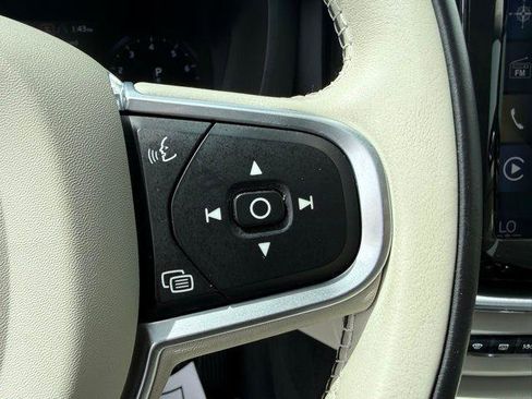 Used 2020 Volvo XC60 T5 Momentum w/ Protection Package Premier image 9