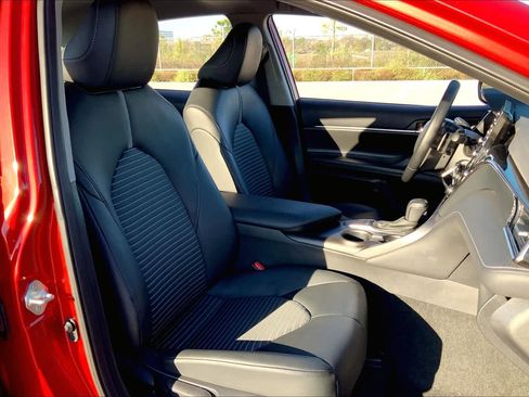 Used 2023 Toyota Camry SE FWD image 9
