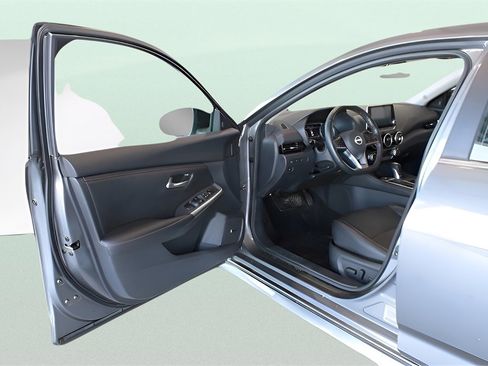 Used 2025 Nissan Sentra SR w/ SR Premium Package image 11