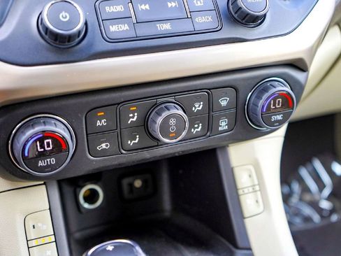 Used 2019 GMC Acadia Denali w/ Technology Package AWD/4WD image 18
