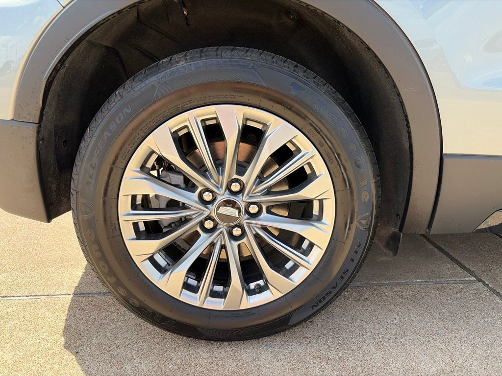 Used 2025 Cadillac XT4 Premium Luxury FWD image 9