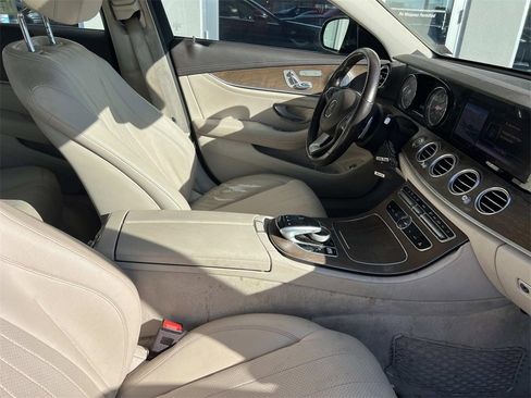 Used 2018 Mercedes-Benz E 300 4MATIC image 12