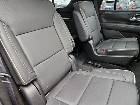 Used 2022 GMC Yukon SLT w/ SLT Luxury Package image 30