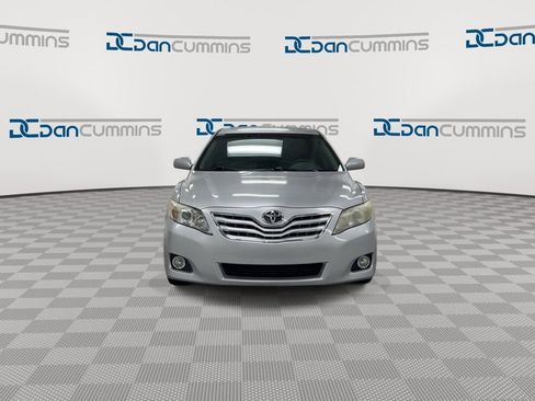 Used 2011 Toyota Camry XLE w/ XLE Extra-Value Pkg #2 image 3