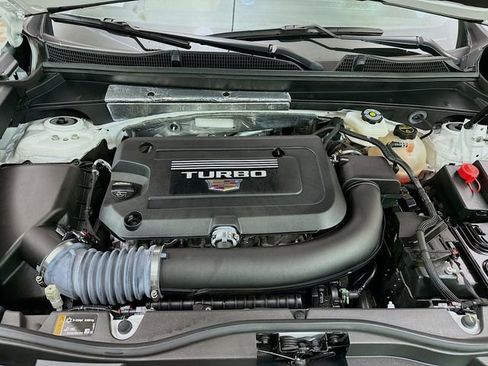 Used 2024 Cadillac XT4 Luxury w/ Cold Weather Package image 32