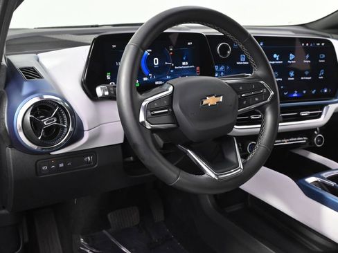 Used 2025 Chevrolet Equinox EV LT image 11