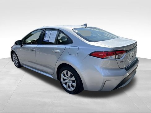 Used 2022 Toyota Corolla LE FWD image 5