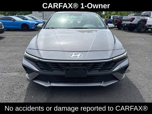 Used 2024 Hyundai Elantra SE FWD image 2