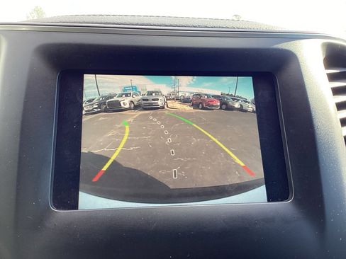 Used 2020 Jeep Cherokee Latitude Plus w/ Cold Weather Group image 16