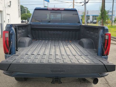 Used 2025 GMC Sierra 2500 Denali w/ Denali Reserve Package AWD/4WD image 9